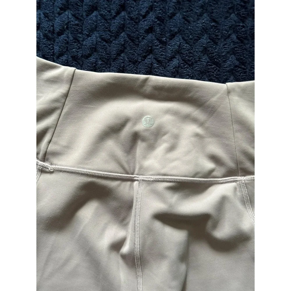 Lululemon Women's Forget The Sweat Tight Mesh Insert Pockets‎ Size 8